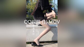 广东揭阳精神病少女 穿着暴露在科室门口跳舞 衣服都是精心打扮的 大胆装扮引人注目！