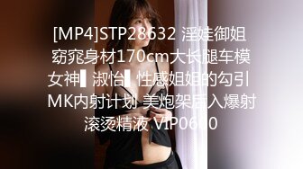 【厕拍精品】高清县城公厕偷拍各种时尚年轻长腿美女 (1)