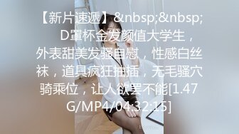 性感内衣的热红发女孩骑着公鸡和甜蜜的呻吟