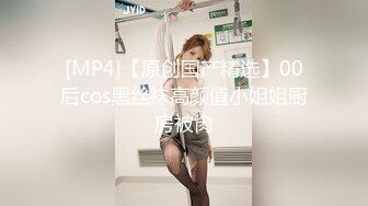 ❤️❤️肥臀爱好者，落地窗旁操蜜桃臀小女仆，阳光照射，第一视角大屌后入，深插到底，主动套弄猛砸