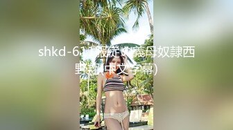 大辫子小姑娘道具不停抽插骚穴，伸着舌头要舔狼友大鸡巴