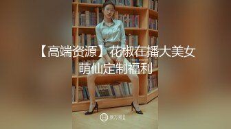 酒吧女厕蓝长裙白丝袜绝色小妞毫无赘肉的紧窄逼洞看着就想插入