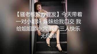 短发肉感清纯女孩