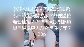 胸前玫瑰纹身红唇骚女大战炮友 深喉插嘴狂操 你JB好硬整根插进去了