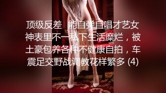 小狗乖乖，露脸黑丝情趣诱惑，给大哥舔弄大鸡巴，无毛白虎吞精喝尿，淫声荡语无套爆草，抠逼玩弄精彩又刺激