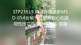 【2020独家】大学城酒店风情❤健身男友开操之前先用振动棒玩弄漂亮女友嫩穴 电动马达臀犹如缝纫机速度般急速抽插 (1)