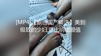 【猎奇稀缺??大开眼界】?民间暗拍?窗外偷拍居家美女被发现眼神碰撞 豹纹小美女身材真不错 好想干她 高清1080P原版