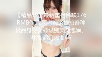 在更衣室发骚的巨乳人妻