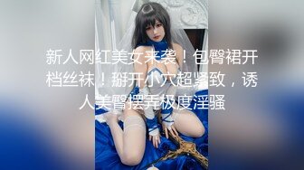 大屁股大学生卖力扭腰