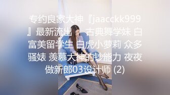 骚逼女友发骚自慰