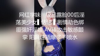 风骚学妹跟小哥开房啪啪直播，全程露脸道具玩逼口交大鸡巴，让小哥玩着骚奶子无套爆草抽插，直接内射中出