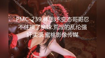 漂亮眼睛口罩美女钟爱黄瓜自慰，舔弄黄瓜展示口活，站立抬腿特写黄瓜插入，毛毛浓密手指扣弄高潮出浆