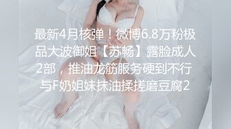 十一月新流出大神潜入水上乐园❤️更衣淋浴室移动偷拍哺乳期的少妇在用吸乳器吸奶