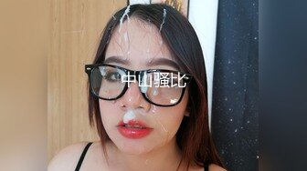 【OnlyFans】逃亡JJ爱KK，狂干群P，大型淫乱场面，两人真实夫妻，女的身材超级棒，群p的场面太过震撼 12