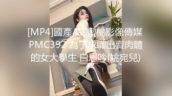 长发颜值妹子全裸自慰，道具插穴特写粉穴，水水很多