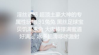 國中三年級学生趁家人不在，带女同学大厅做爱，年轻会玩啊，女同学说话蛮可爱，射了啊 嘿嘿~