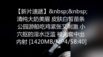 这条母狗是真的骚，屁股不停的扭来扭曲，祈求着被插入！ 小绿龟也很听话，头上套着沾满他老婆淫水的内裤，全程跪的笔直！