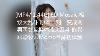 爆乳御姐【大蜜宝儿】微信福利流出。各种插屁眼、肉棒插穴，洗澡揉搓洗阴道，发骚淫语勾引，看着可真诱惑！