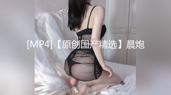 老少恋，极品天然美乳眼镜反差女孩Lily Slutty足交和年龄相差20岁大叔的婚后激情性爱合集【144v】. (38)