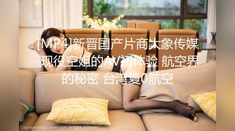 厌倦了照顾吉博的已婚妇女像画一样走着堕落的生活