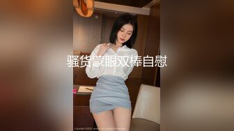 [MP4/ 585M]&nbsp;&nbsp;完美露脸小夫妻，直播赚钱，女上位边看聊天边做爱，传教士啪啪，紧要关头抽出来颜射一脸