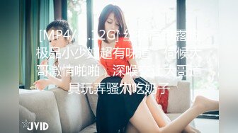 [MP4/ 1.28G]&nbsp;&nbsp;经典3P场双倍价格约168CM美女，两男一女激情爆操，撩起包臀裙前后夹击