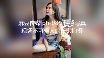 老哥找了个颜值不错苗条妹子直播啪啪 洗澡口交干到一半妹子生气了再继续 很是诱惑喜欢不要错过