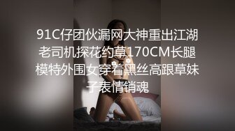 偷偷把套拿掉也许她是爽到假装不知道吧