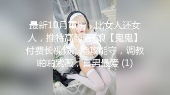 [MP4/ 792M]&nbsp;&nbsp;大红唇新人骚女被两大汉3P，白丝袜丁字裤，翘起屁股看穴，两根JB轮流舔，骑乘上下一起插