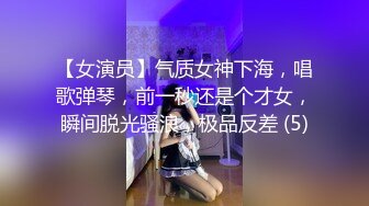 STP31781 眼睛裏有光的騷妹子深夜陪狼友騷，互動狼友聽指揮好多絲襪換著給狼友看，揉奶玩逼看特寫， 撅著屁股好性感