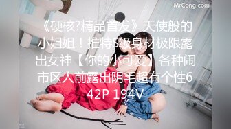 OO後小情侣深夜户外遛弯,小哥想要了直接到公厕里接收女友嘴巴的吸允