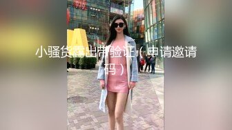 竹林中大战网红脸女神，苗条好身材后入操逼，掰腿侧入，感觉像是女人带了假道具