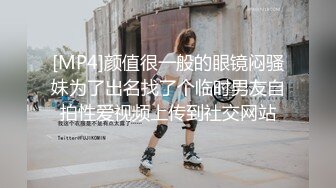 卫生间暗摄像头 偷拍长发美女洗澡前先尿尿