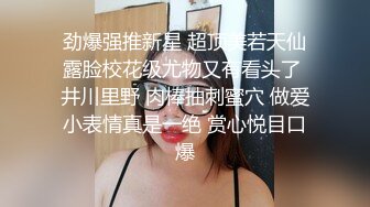 美眉 在沙发上抱着双腿被无套爆菊花 屁眼都操出了大洞洞 姿势还蛮享受 看来经常插习惯了