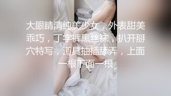 清纯小学妹露脸被渣男慢慢扒光，在床上压在身下吃奶玩逼很刺激，调教的非常不错激情爆草浪荡呻吟，小手撸鸡巴