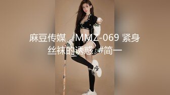 ⚫️⚫️服装城女厕后位定点偸拍，各个年龄段的女人方便，骚女穿个肉丝开裆几个意思