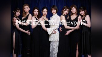 晚上加班去KTV包房吃宵夜酒足饭饱和有点嗨的女同事直接在包间里3P