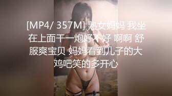 爆乳清纯颜值女神激情自慰，特写粉穴双指扣弄，振动棒深插搞得湿湿