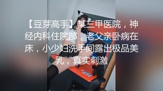 孕妇的寂寞，这么大肚子还伺候大哥，舔了乳头舔鸡巴让大哥摸着奶子，被大哥压在身下温柔抽插