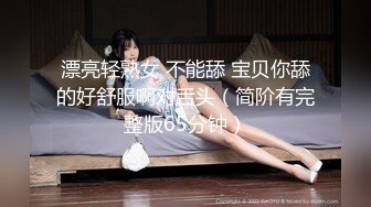 《魔手外购极品CP》快餐店女厕全景偸拍超多都市漂亮小姐姐方便 先看脸再看逼近景欣赏各种美鲍菊花短发气质女逼芽外露好诱人1