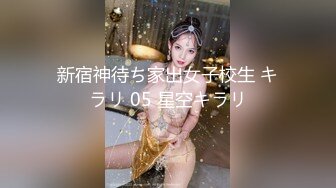 光线不够手电来凑 大神潜入女厕连拍三位美少妇 最后一个很警觉到处找什么呢