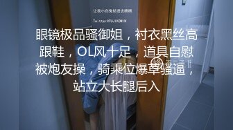 商场女厕近距离偷窥高跟美女的大肥B