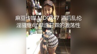 两个幸运的粉丝被少妇主播选中到家里约炮玩3P真大胆敢不戴套玩