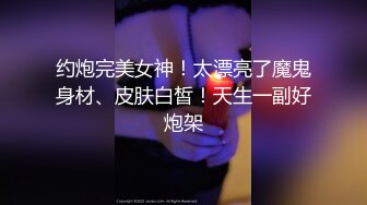 四眼高中妹小区楼梯间自慰，趁父母都睡着了，悄悄出门，这阴森森的夜晚，美眉如此大胆，高潮喷尿！