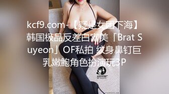 放假回老家早上偷拍到几个贪方便晨尿不上厕所在院子墙角尿尿的美女 (1)