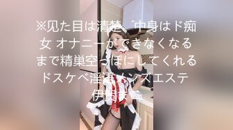 -白嫩美乳妹子2男1女3P淫乱 性感内衣开档内丝舔奶摸逼 边舔屌边被后入