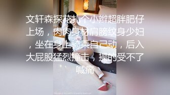 清纯学妹全程露脸跟小哥激情啪啪，撅着屁股掰开骚穴给狼友看，让小哥直接压在身下爆草抽插，浪荡呻吟冒白浆