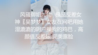 挺有韵味大耳环少妇居家假屌爆菊自慰，跳蛋先玩一会脱掉内裤，地上假屌上位骑坐爆菊，快速插逼高潮喷水