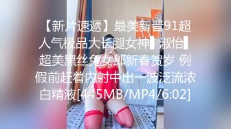 偷窥哺乳期嫂子 为了喂奶方便 穿着宽松胸罩 逗着宝宝 这晃悠晃悠的大奶子大乳头好诱惑