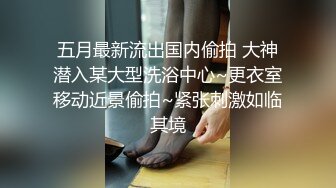 颜值不错骚妹子【丝袜控舔足】和炮友车内塞跳蛋摸逼，性感黑丝高跟鞋非常诱人，很是诱惑喜欢不要错过